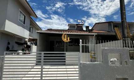 Casa com 2 quartos à venda na Rua Valmor Francisco, Bela Vista, Palhoça