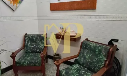 Kitnet mobiliada na guilhermina, com vista lateral para o mar e localização privilegiada!