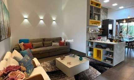 Casa deslumbrante em terreno de esquina que oferece uma combinação única de elegância e conforto no condomínio Cyrela !