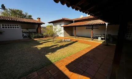 Casa bem espaçosa e bem localizada no bairro Santa Maria.