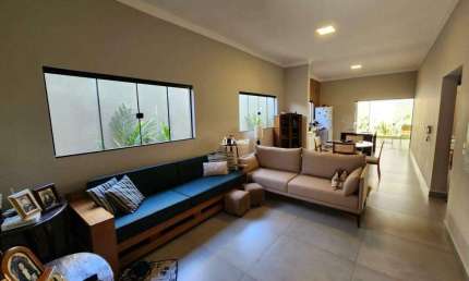 Imóvel com excelente localização no bairro parque das laranjeiras três quartos sendo uma suíte