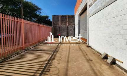 Disponível para locação, galpão de esquina localizado na área industrial do bairro Jd. Maracanã.