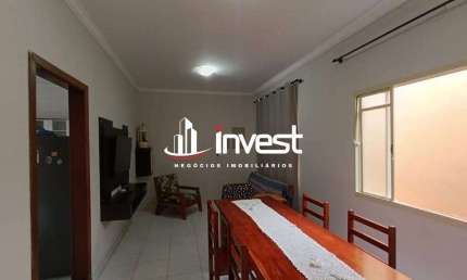 Esta linda residência está à venda no bairro Vila Olímpica