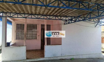 Casa de lote inteiro jd.michigan- prox.supermercado  coop