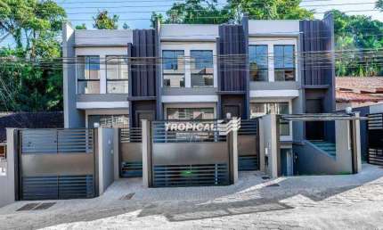 Sobrado com 3 dormitórios à venda, 138 m² por R$ 760.000,00 - Água Verde - Blumenau/SC