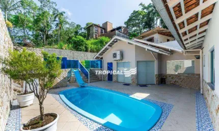 Casa com 3 dormitórios à venda, 262 m² por R$ 1.900.000,00 - Escola Agrícola - Blumenau/SC