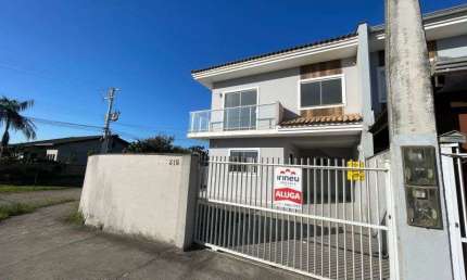 Casa com 3 quartos para alugar na Rua Engenheiro Pedro Hugo Petry, 315, Boehmerwald, Joinville