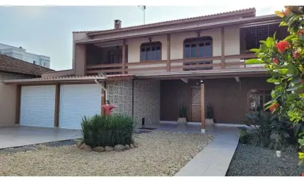 Casa com 4 quartos para alugar na Rua Gustavo Ponick, 809, Iririú, Joinville