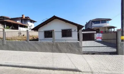 Casa com 3 quartos para alugar na Rua Teotônio Cunha, 120, Jarivatuba, Joinville