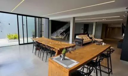 Casa com 4 quartos de porteira fechada no bairro novo santos dumont