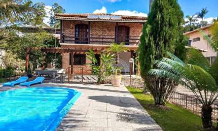 Casa com 5 quartos à venda, 238 m² por R$ 989.000 - Previdenciários - Juiz de Fora/MG