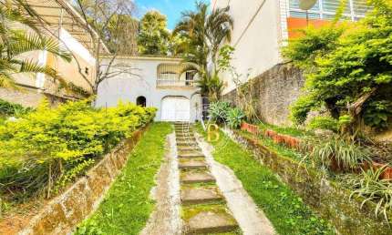 Casa com 4 quartos à venda, 275 m² por R$ 950.000 - São Pedro - Juiz de Fora/MG