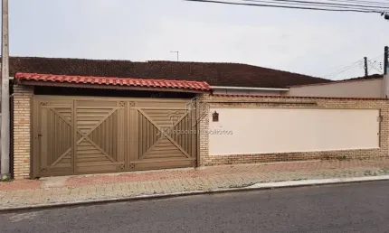 BELA CASA JD IMPERADOR PRAIA GRANDE Á 300MTS DA PRAIA COM SUITE, PISCINA E CHURRASQUEIRA - R$ 495 MIL