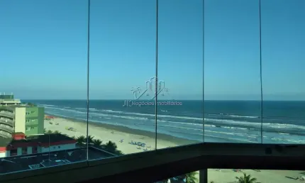 Belo apartamento á beira mar, no centro com 2 dormitórios e suite - r$ 450 mil