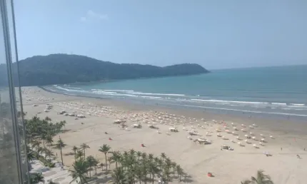 AMPLO APARTAMENTO PÉ NA AREIA, 3 DORMITÓRIOS, SUITE, 2 SACADAS NO BOQUEIRÃO - R$680 MIL - LOCAÇÃO DEFINITIVA R$3.200 + IPTU E CONDOMINIO