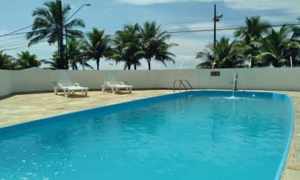 OPORTUNIDADE!!! APARTAMENTO AMPLO, 2 DORMITÓRIOS, 2 BANHEIROS, SACADA, Á BEIRA MAR COM PISCINA - R$299 MIL