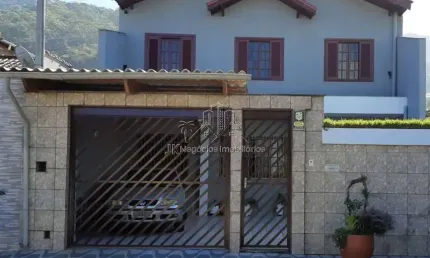 BELO SOBRADO COM 4 DOMITÓRIOS, SUITE, Á 200MT DA PRAIA NA VILA SÃO PAULO - R$500 MIL