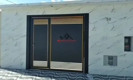 CASA NOVA Á VENDA NO BALNEÁRIO PLATAFORMA - R$ 429.900 MIL - COM PISCINA E CHURRASQUEIRA Á 300MTS DA PRAIA