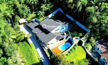 Casa Alto Padrão para Venda em Joinville, São Marcos, 4 dormitórios, 2 suítes, 6 banheiros, 6 vagas