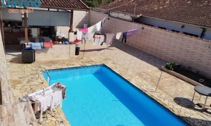 LINDA CASA COM PISCINA, TERRENO ENORME, ESPAÇO GOURMET COM CHURRASQUEIRA