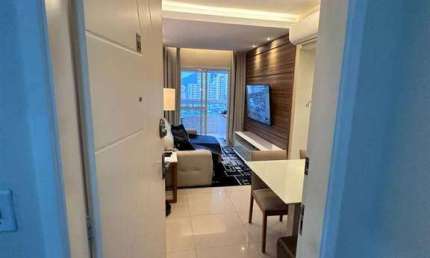 530MIL - Apartamento 2 DORM, todo SMART, com comandos via voz e APP e decoração de luxo, completamente mobiliado e equipado na Guilhermina, a 450m do mar.