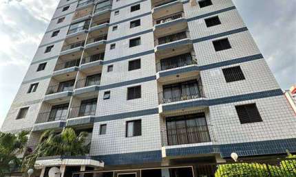 Apartamento de 2 dormitórios com garagem e sacada localizado na Ocian - R$ 325 mil