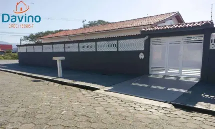 LINDA CASA EM MONGAGUÁ COM 3 DORMITÓRIOS, A MENOS DE 200 METROS DA PRAIA, $550.000 ACEITA FINANCIAMENTO BANCÁRIO, FGTS, MINHA CASA, MINHA VIDA