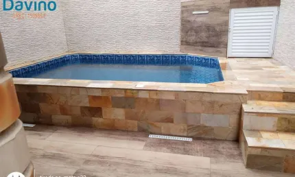 880mil - Sobrado novo, 3 suítes, espaço gourmet com piscina. 450m da praia da ocian.