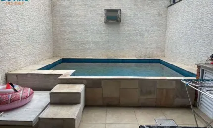 875mil à vista, Lindo Sobrado de 03 dormitórios, 02 suítes, piscina, área gourmet, à 450 metros da praia. Porteira fechada!!
