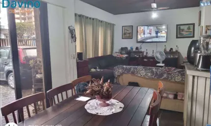 1,2milhao - Casa Isolada Térrea  Grande e com eicula nos fundos, 350m da Praia da Vila Guilhermina à venda!!