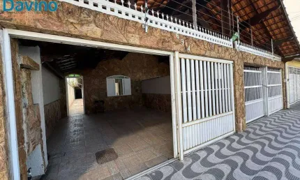 699mil - Linda casa na praia da vila guilhermina - térrea -  com 3 dormitórios, quintal com churrasqueira