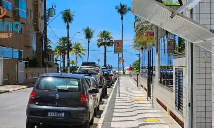 840.000 - Alto padrão na quadra da Praia do Forte! 3 quartos, suíte, com 2 vagas privativas! Mega Oportunidade!