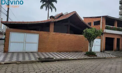 630 MIL CASA DE 3 DORMITORIOS COM DUAS SUITES A 300 METROS NO BAIRRO DA AVIAÇÃO.