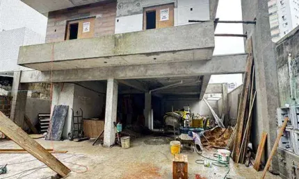 349,9mil- casa térrea estilo condominio - 2 dormitórios, quintal, vaga de garagem, praia da vila guilhermina