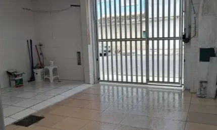 329mil a vista - casa 2 quartos vila guilhermina lado praia.