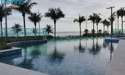 Lindo apartamento pé na areia, prédio frente mar, 2 dormitórios com varanda gourmet, lazer completo, r$595.000 à vista