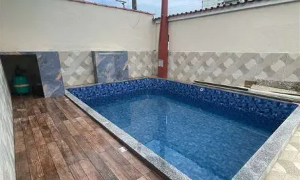 CASA COM PISCINA NA QUADRA DA PRAIA DO CAIÇARA ESPAÇO GOURMET EXCELENTE ESTADO ACEITA BANCO