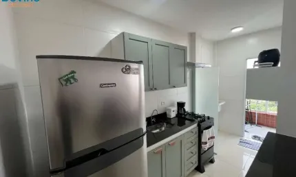 Apartamento mobiliado- 100 metros da praia do maracanã, 2 quartos,1 com suíte, sacada gourmet, vista mar, piscina.