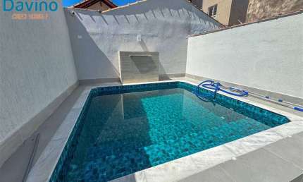 CASA MODERNA COM PISCINA E CASCATA ESPAÇO COM CHURRASQUEIRA BAIRRO CANTO DO FORTE, PRÓXIMO A  AVENIDA MARECHAL HERMES.