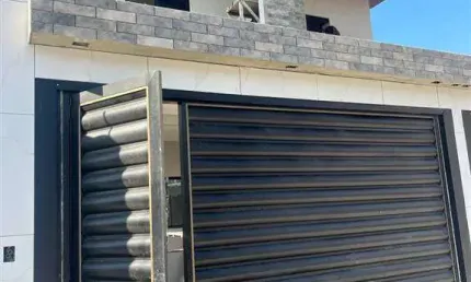 SOBRADO NOVO CANTO DO FORTE 3 SUÍTES COM FINO ACABAMENTO, ESPAÇO GOURMET COM CHURRASQUEIRA E PISCINA  PRIVATIVOS AMBIENTES INTEGRADOS.