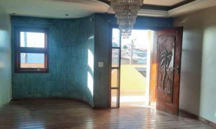 Casa com 3 Quarto(s) e 4 banheiro(s) para Alugar, 300 m² por R$ 3500 / Mês