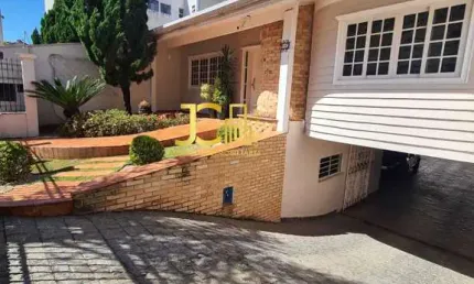 Casa com 3 Quarto(s) e 3 banheiro(s) para Alugar, 439 m² por R$ 10000 / Mês