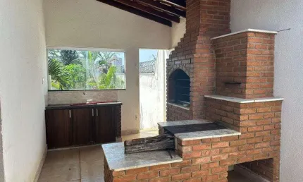 Casa com 3 Quarto(s) e 1 banheiro(s) para Alugar, 120 m² por R$ 3499 / Mês