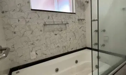 Casa com 4 Quarto(s) e 3 banheiro(s) para Alugar, 315 m² por R$ 3500 / Mês