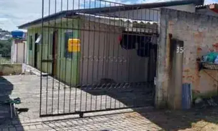 Casa com 2 Quarto(s) e 1 banheiro(s) para Alugar, 45 m² por R$ 961 / Mês