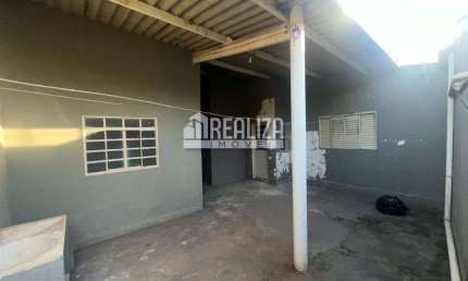 Casa com 1 Quarto(s) e 1 banheiro(s) para Alugar, 50 m² por R$ 745 / Mês