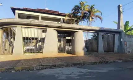 Casa com 4 Quarto(s) e 4 banheiro(s) para Alugar, 500 m² por R$ 4500 / Mês