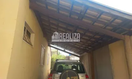 Casa com 4 Quarto(s) e 2 banheiro(s) para Alugar, 150 m² por R$ 1729 / Mês