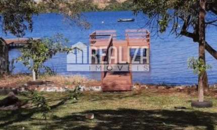 Casa com 3 Quarto(s) e 2 banheiro(s) para Alugar, 500 m² por R$ 3156 / Mês