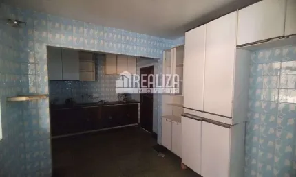 Casa com 5 Quarto(s) e 2 banheiro(s) para Alugar, 150 m² por R$ 3089 / Mês